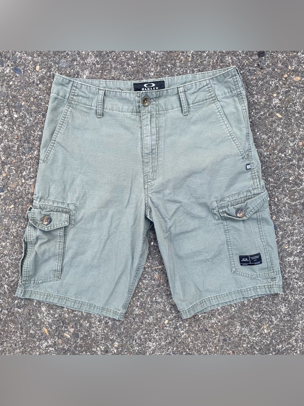 Green Oakley gorpcore cargo shorts size 32